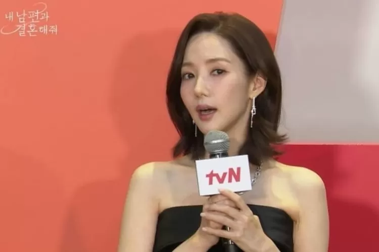 Park Min Young dalam konferensi pers drama Marry My Husband.
