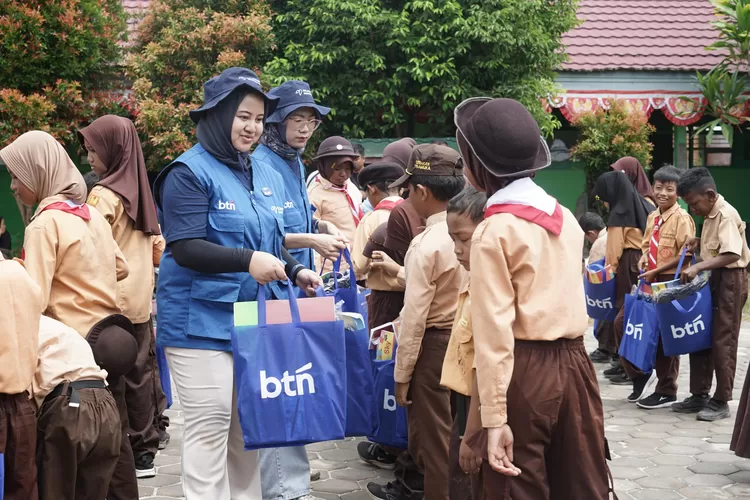 BTN Bersama Relawan Bakti BUMN Dorong Ketahanan Pangan dan Pendidikan di Desa Paser