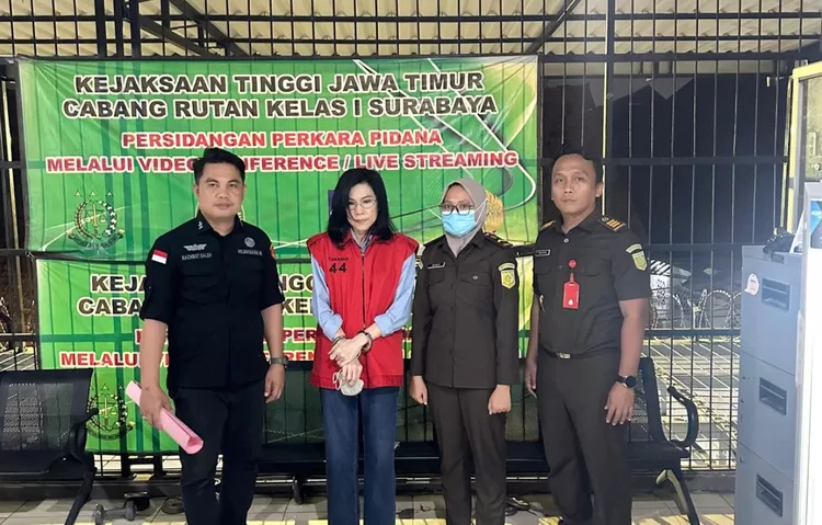 Ibu dari terdakwa Ronald Tanur Meirizka Widjaja ditetapkan sebagai tersangka dalam kasus suap ini