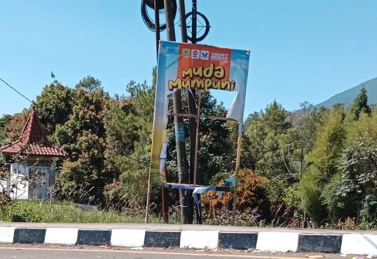 Baliho dan banner nan dirusak orang tak dikenal (Istimewa).