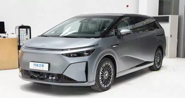 Mobil Xpeng X9 Ultra