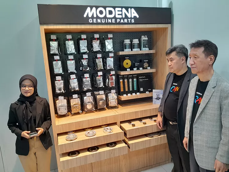 MODENA Service Center Yogyakarta menggunakan 100 persen suku cadang asli dengan garansi resmi, serta didukung SLA (Service Level Agreement) yang jelas untuk estimasi waktu perbaikan. 
