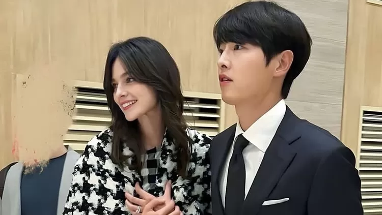 Song Joong Ki dan Katy Louise Sounders Terlihat Hadir di Pernikahan Sang Adik Tercinta