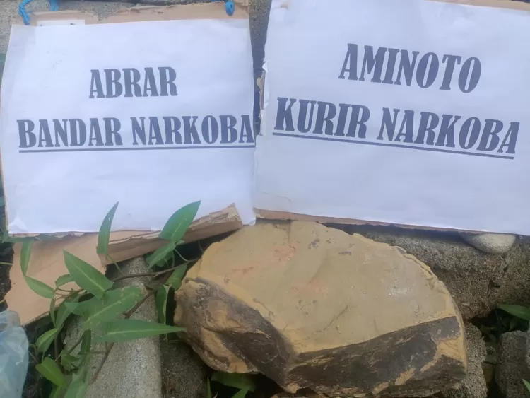 Nama-nama, Pelaku narkoba diarak keliling kampung.