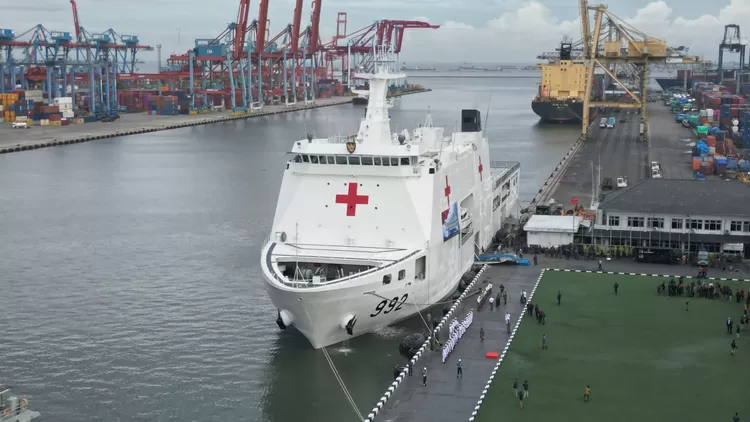 Kapal Rumah Sakit TNI KRI dr. Radjiman Wedyodiningrat 992 yang dilepas oleh Menhan Prabowo Subianto di Kolinlamil, Jakarta, pada Kamis (18/1/2024). 