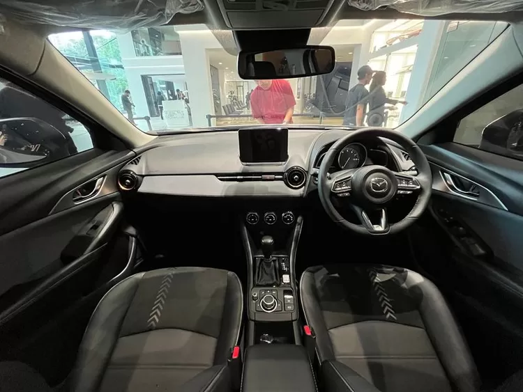 Bagian interior Mazda Cx3 Facelift yang menawan dengan berlimpah fitur canggih.