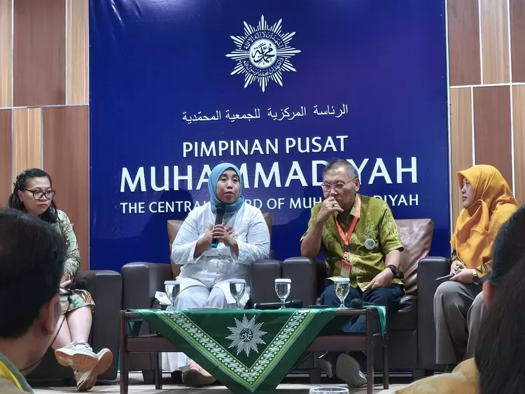 Hening Parlan, Direktur Eco Bhinneka Muhammadiyah, berkesempatan berbagi pengalaman mengenai "Spiritualitas Ekologi dan Peningkatan Kapasitas Kader Lingkungan", 23 Mei 2025 di Jakarta