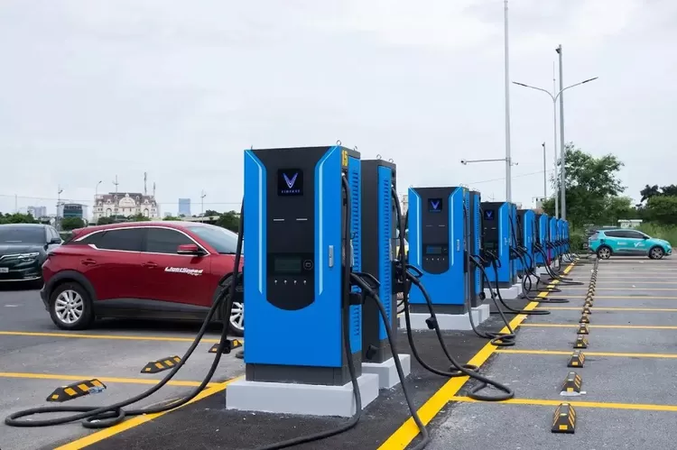 Bekerja sama dengan V-Green, VinFast berencana membangun jaringan charging station masif di seluruh Indonesia.