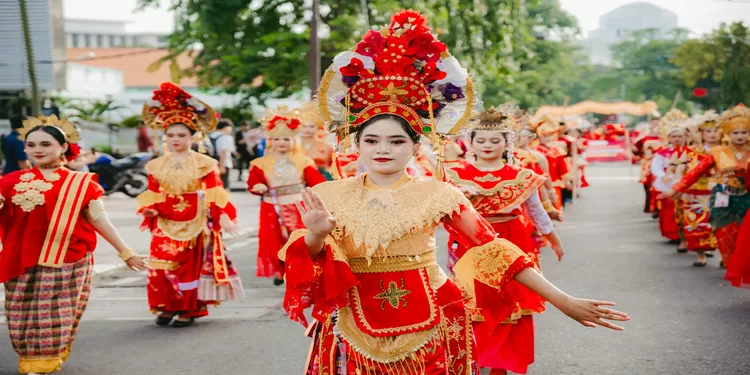 Parade Imlek Nusantara yang digelar di kawasan Terowongan Toleransi hingga Lapangan Banteng, Jakarta, pada Sabtu (28/2/2026) mendapat sambutan antusias dari masyarakat.