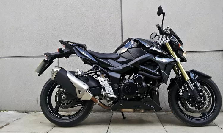 Suzuki gsr 750 2013