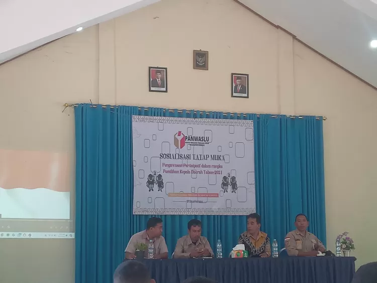 Sosialisasi pengawasan partisipatif oleh Panwaslu Kecamatan Komodo Manggarai Barat, Selasa (27/8/2024).