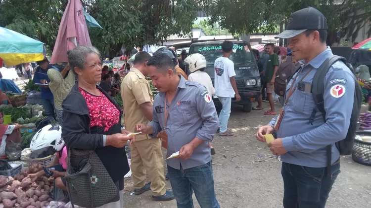 Menjelaskan kepada warga terkait imbauan Bawaslu.