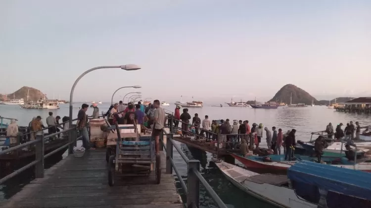 Banyak pengunjung yang membeli ikan di pasar ini, Sabtu (2/8/2025).