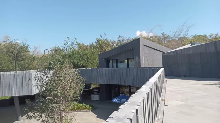 Ruang komersil outdoor dan indoor di lantai dua GBC.