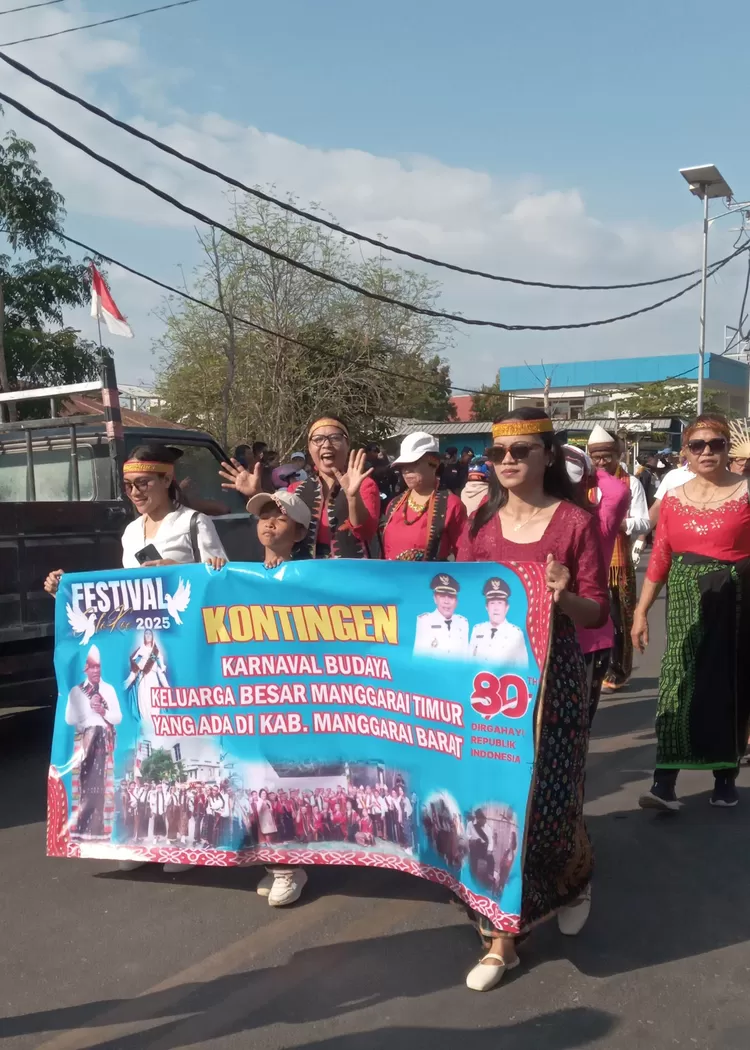 Kontingen karnaval budaya yang mewakili keluarga besar Matim di Mabar, Selasa (12/8/2025).