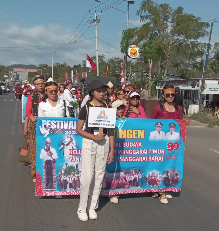 Saat rombongan karnaval mulai berangkat, Selasa (12/8/2025).