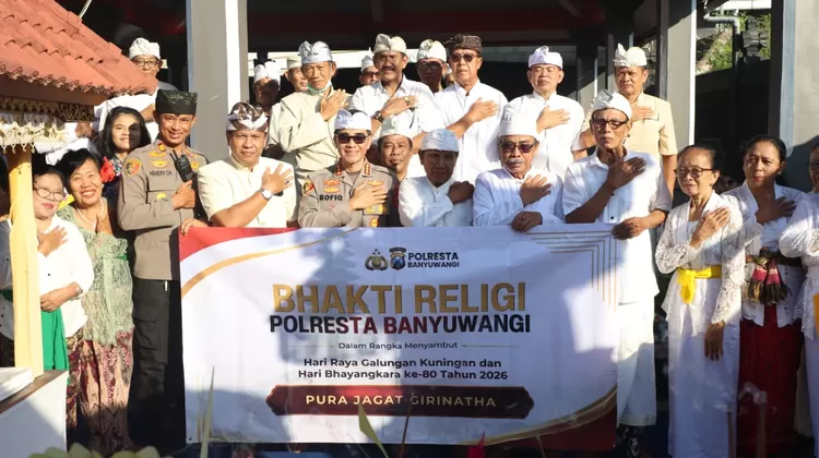 Foto Kapolresta Banyuwangi Bersama Masyarakat umat Hindu