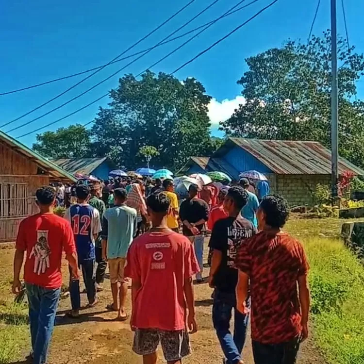 Umat sangat antusias mengikuti Jalan Salib Tuhan