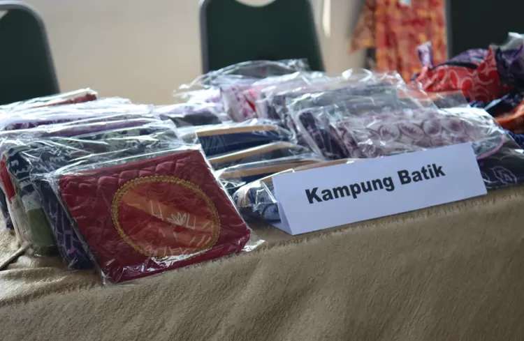 Booth UMKM di Kegiatan International Collaboration Community Service IBIK Bersama UiTM Malaysia.