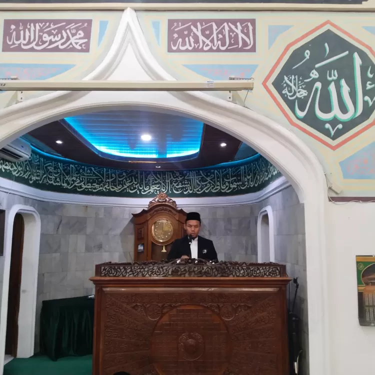 Khotib Umar Hamid, S.Pd.I menyampaikan khutbah Iduladha bertema &ldquo;Idul Adha di Tengah Krisis Ego dan Terkikisnya Empati Sosial&rdquo;.