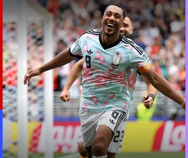 Pemain Belgia merayakan gol.