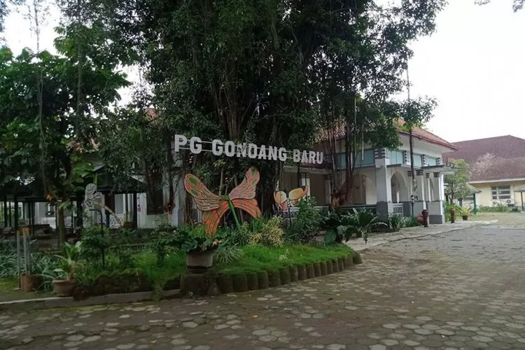Pabrik Gula Gondang Winangoen di Klaten menawarkan wisata sejarah.