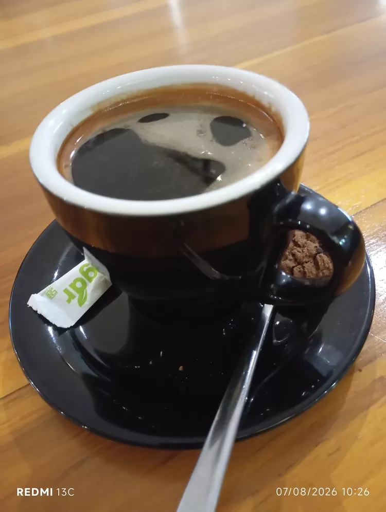 Americano coffee di Amuya coffee and snack. (Foto : Adam Noviar)