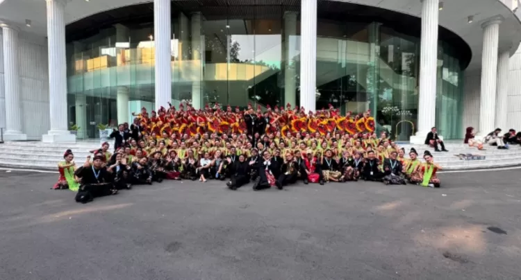 Tari Kelana Lengger tampil di Istana Merdeka sebelum Upacara Penurunan Bendera Merah Putih HUT ke-81 RI. (Dok. Istimewa)