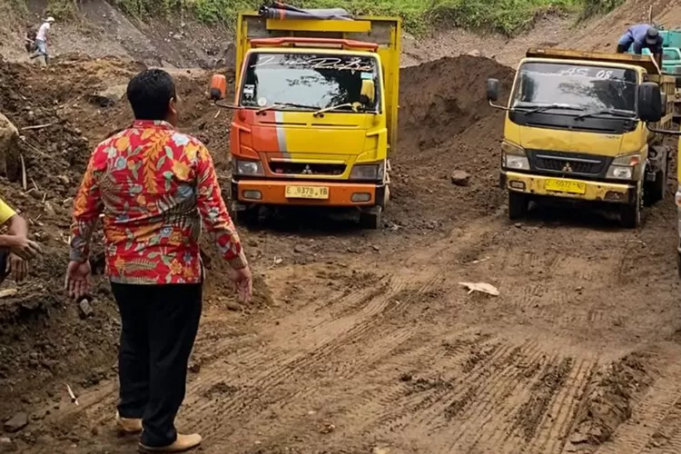 DPRD Kota Tasikmalaya melakukan sidak galian C Bungursari setelah warga mengeluhkan dampak aktivitas tambang di lingkungan permukiman.