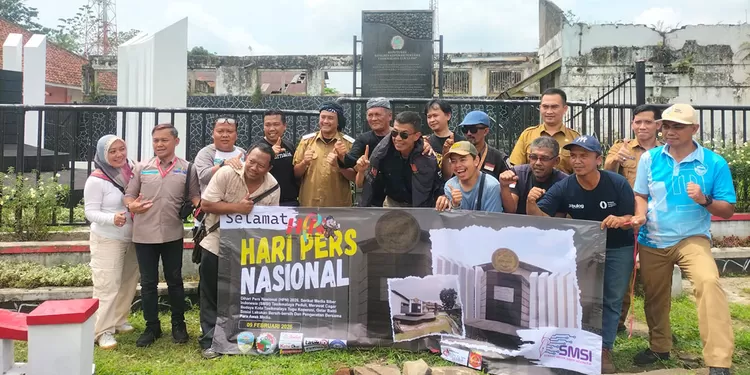HPN 2026 di Tasikmalaya diwarnai aksi bersih Tugu Koperasi Bersama Wakil Wali Kota Tasikmalaya Rd. Diky Candra Negara. Insan pers tunjukkan kepedulian lingkungan dan nilai sejarah kota.