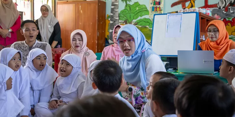 Program PKK Goes To School bagian dari Tasik Pintar Kota Tasikmalaya.  TP PKK bersama SD edukasi literasi, cegah perundungan, PHBS, dan gizi seimbang demi generasi cerdas, sehat, berkarakter.