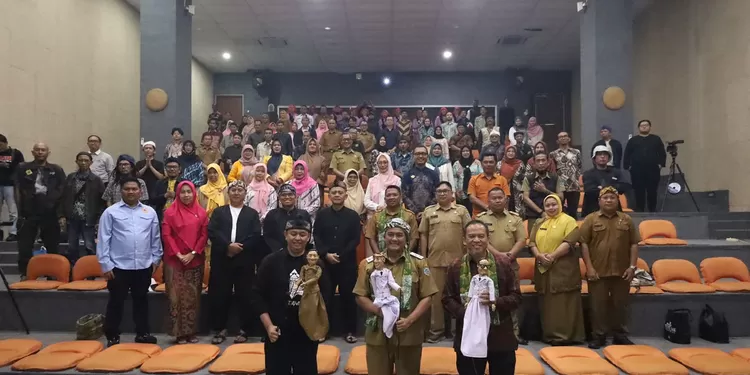 Musrenbang Disporabudpar Kota Tasikmalaya dikemas dengan sentuhan budaya dan kreativitas, menghadirkan pertunjukan wayang golek di Gedung Creative Center Kompleks Olahraga Dadaha, Selasa 23 Februari 2026.