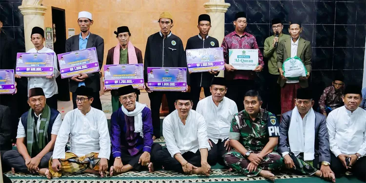 Dalam rangkaian Tarling Rancah, Pemda Ciamis salurkan insentif untuk guru DTA, guru TPA, imam masjid, serta ketua RT dan RW sebagai bentuk apresiasi.