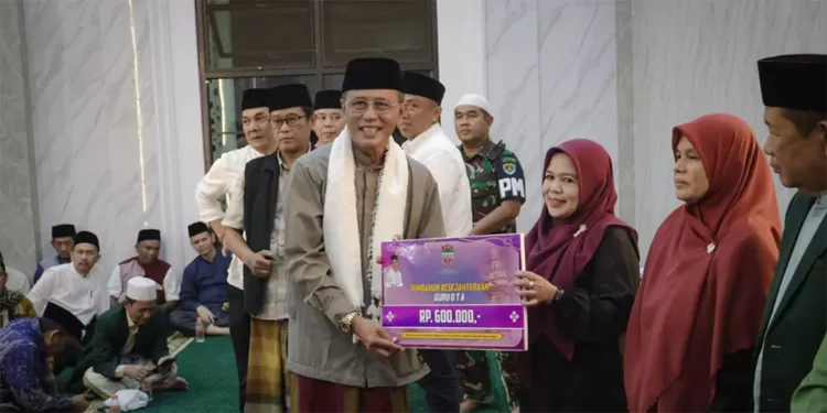 Dalam kegiatan Tarling, Ciamis Herdiat Sunarya menyalurkan berbagai insentif bagi tokoh masyarakat dan unsur keagamaan sebagai bentuk perhatian pemerintah daerah.