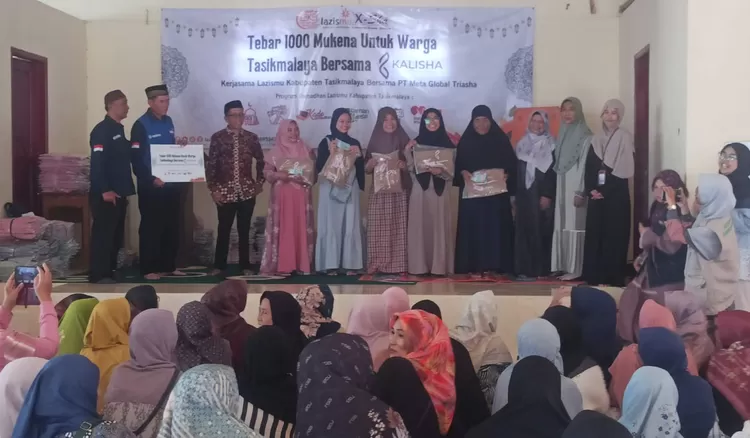 Perusahaan fesyen muslim Kalisha berkolaborasi dengan Lazismu Kabupaten Tasikmalaya, menyalurkan 1.000 mukena kepada masyarakat, Kamis (19/3/2026).