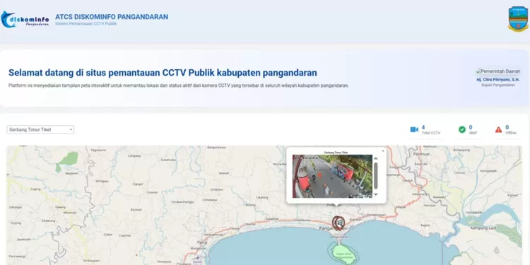 Diskominfo Kabupaten Pangandaran menghadirkan layanan live CCTV di gerbang utama Pantai Pangandaran yang dapat diakses melalui situs resmi cctv.pangandarankab.go.id.