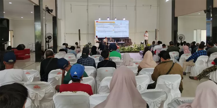 Sejumlah peserta mengikuti kegiatan sosialisasi bertajuk &ldquo;Ngajaga Lembur, Ngarawat NKRI&rdquo; bertempat di Gedung Aulia Hall Center, Jl. Letnan Harun, Kota Tasikmalaya, Rabu (08/04/2026).