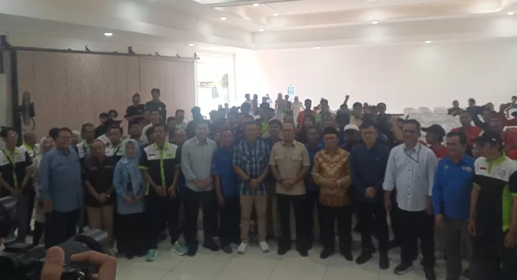 Kegiatan diskusi bertajuk Focus Group Discussion (FGD) yang difasilitasi Dinas Ketenagakerjaan Kota Tasikmalaya, Minggu (03/05/2026).