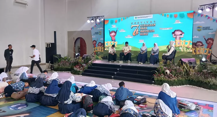 Disdikbud Kabupaten Tasikmalaya menggelar Festival 7 Kebiasaan Anak Indonesia Hebat tingkat SMP di Gedung Graha Nanjung, Desa Cintaraja, Kecamatan Singaparna, Rabu (17/6/2026).