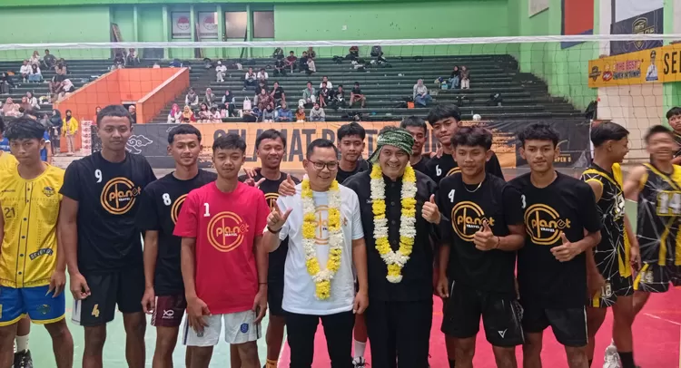 Kejurkot PBVSI Kota Tasik berlangsung meriah. Sebanyak 10 club bola voli bersaing, Diky Chandra dorong dukungan bagi atlet voli.