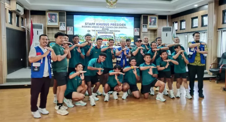 Timnas Minisoccer Indonesia di Aula Balai Kota Tasikmalaya, Sabtu (11/7/2026) setelah memusatkan latihan jelang berangkat ke Italia demi mematangkan persiapan turnamen.