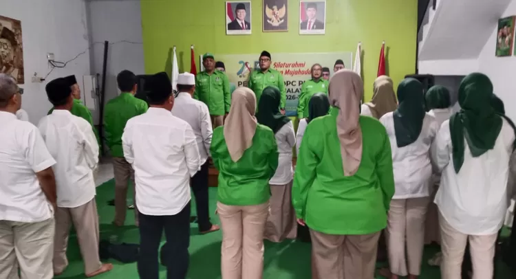 Kegiatan silaturahmi dan doa bersama (mujahadah) pengurus baru di Kantor DPC PKB, Ruko Bumi Parahyangan No. R19, Jalan Letjend H. Mashudi, Selasa (21/7/2026) petang.