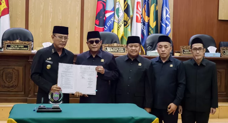 Pemkab Ciamis dan DPRD Ciamis menyepakati Raperda pertanggungjawaban APBD 2025 untuk ditetapkan menjadi Perda setelah melalui pembahasan bersama.