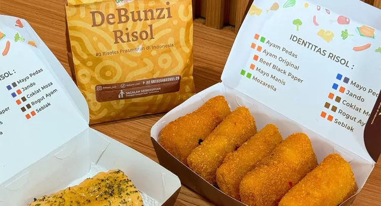 Risol Bunzi menawarkan oleh-oleh Bandung yang unik dengan beragam isian. Tersedia versi frozen yang praktis dibawa pulang dan digoreng di rumah.