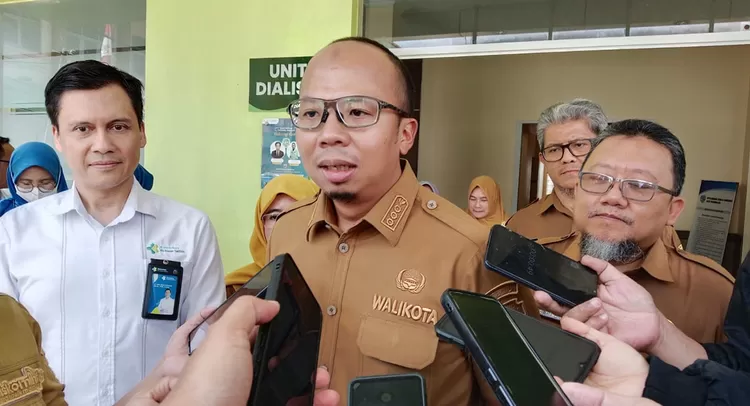 Wali Kota Tasikmalaya H. Viman Alfarizi Ramadhan didampingi Dirut RSUD dr Soekardjo H. Budi Tirmadi, MM, dan Direktur Medik dan Keperawatan RSHS, dr. Iwan Abdul Rachman, meninjau ruang pelayanan Continuous Ambulatory Peritoneal Dialysis atau CAPD, RSUD dr Soekardjo, Senin (10/08/2026).