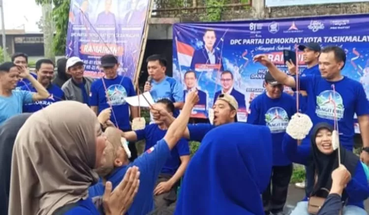 Pesta Rakyat DPC Partai Demokrat Kota Tasikmalaya berlangsung meriah. Lomba tradisional hingga lomba tumpeng dari 10 kecamatan ikut digelar.