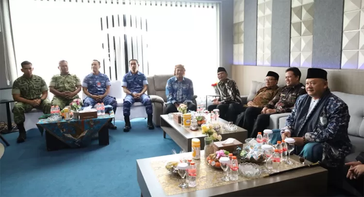 Kapolda Jabar Irjen Pol Dr Pipit Rismanto SIK MH menyoroti maraknya geng motor dan kenakalan remaja di Kota Tasikmalaya serta meminta semua pihak ikut melakukan pengawasan.