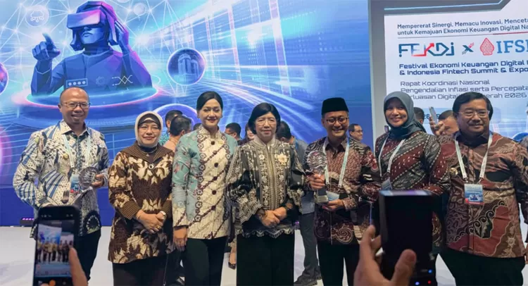 Empat prestasi nasional diraih Priangan Timur dari pengendalian inflasi dan digitalisasi daerah, menandai penguatan sinergi pemerintah dan Bank Indonesia.