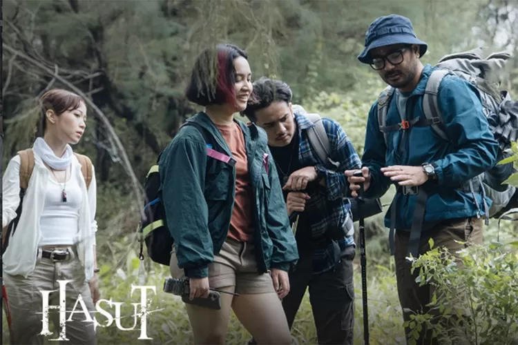 Sinopsis film Hasut menghadirkan Karina Salim dan Rachel Amanda dalam kisah empat sahabat yang diteror suara misterius di hutan.