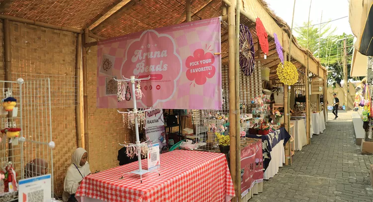 Priangan Bamboo Fest 2026 di Kota Tasikmalaya menghadirkan sekitar 100 stan, terdiri atas 60 stan kriya dan kerajinan serta 40 stan kuliner, untuk mendukung Tasik Pelak yang digagas Viman Alfarizi Ramadhan.